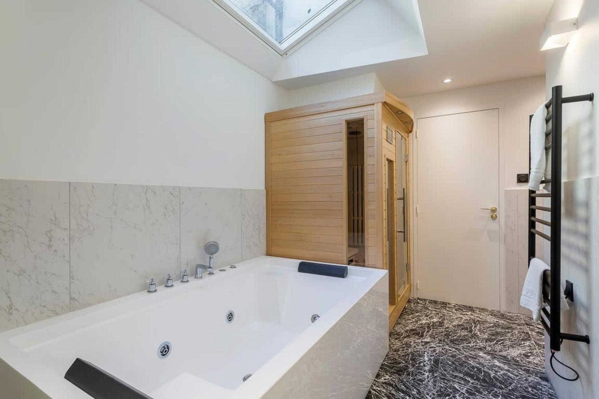 Victor Hugo Romantic Suite - Sauna Et Balneo Lyon Buitenkant foto