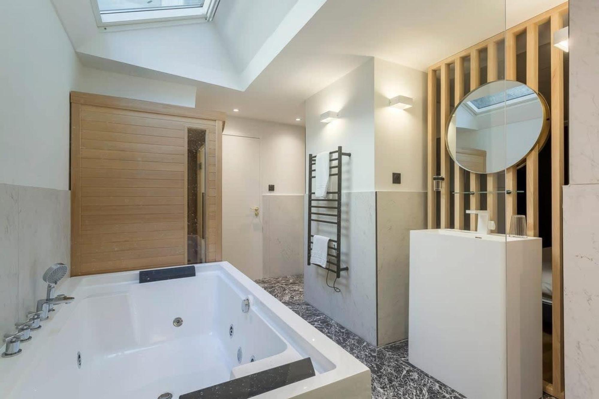 Victor Hugo Romantic Suite - Sauna Et Balneo Lyon Buitenkant foto